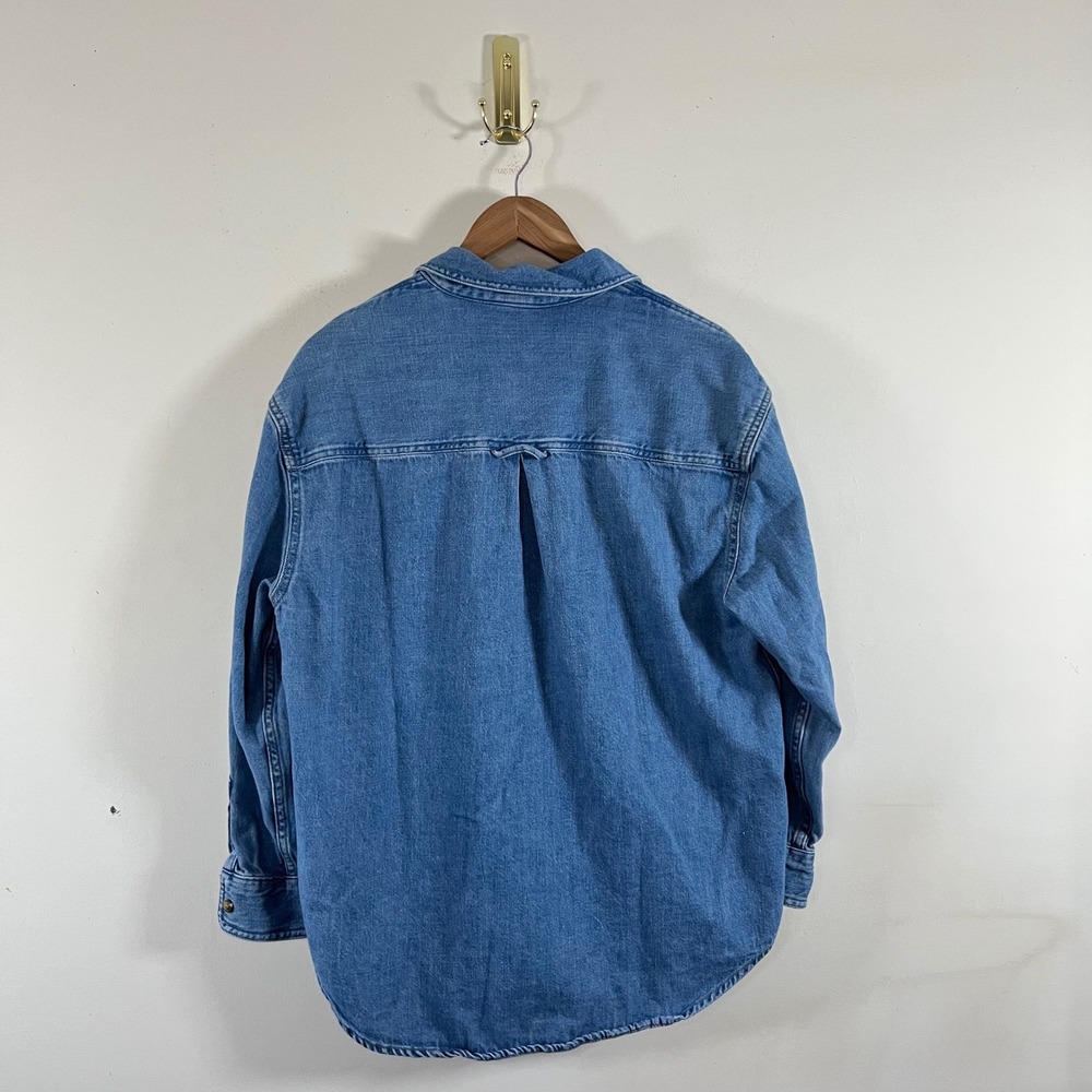 Old Navy Denim Button Down The Boyfriend Shirt Medium Wash Womens Med Preppy - Picture 5 of 7
